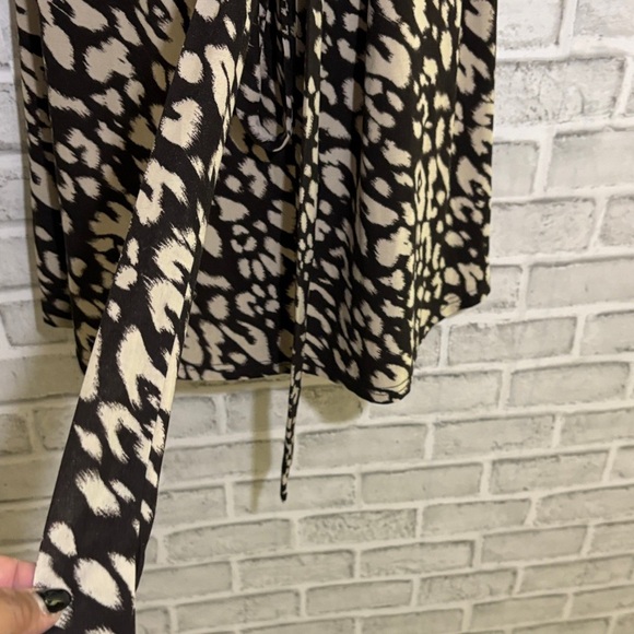 Urban Behavior brown and Cream Patterned Midi Dress v-neck, large - Picture 6 of 10